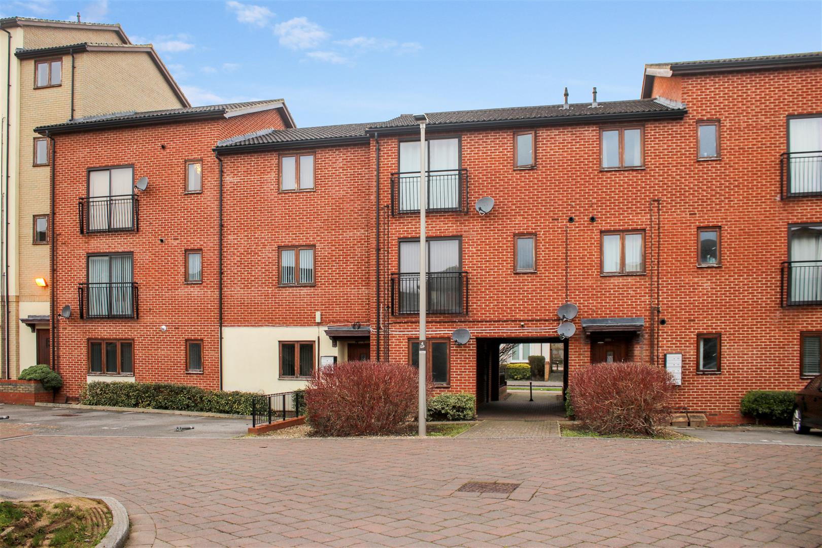 2 bed property in Goodrington Place, Milton Keynes
